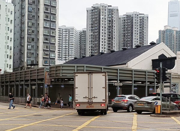 本區油麻地服務了多年的垃圾站(油麻地戲院附近)已經清拆, 如住戶想處理大件垃圾時, 請搬去另一區最近垃圾站.